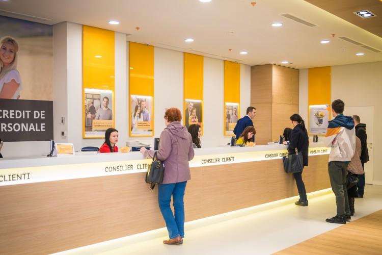 Agenţia Fitch: Expunerea Băncii Transilvania pe creditele în franci a fost minoră