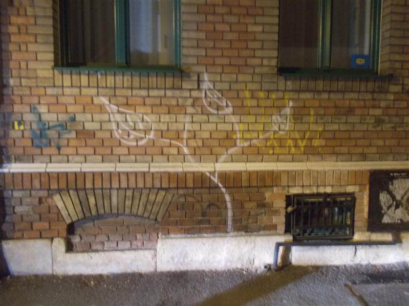 Tânăr prins noaptea în timp ce mâzgălea cu graffiti o clădire din centrul Clujului 