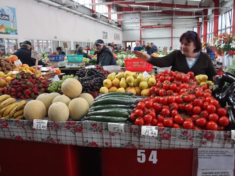 Control al poliţiştilor locali în piaţa agroalimentară din Mihai Viteazu