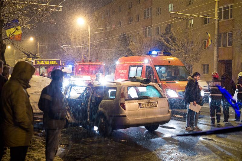 Şoferul care a intrat cu maşina în troleibuz, rănind 5 persoane, arestat