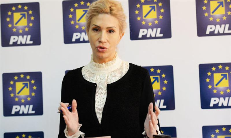 Raluca Turcan a fost aleasă preşedinte interimar al PNL. Cine îi va face concurenţă la viitorul Congres