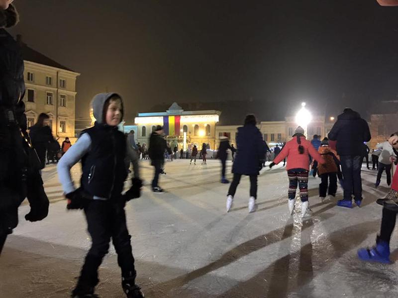 Musicalul pe gheaţă în Piaţa Unirii. Restricţii de circulaţie până sâmbătă seara