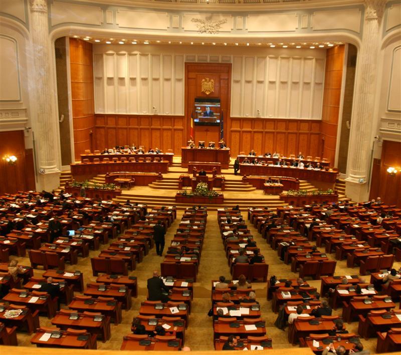 Săptămână cu decizii importante pentru România. Convocarea noului Parlament şi desemnarea premierului