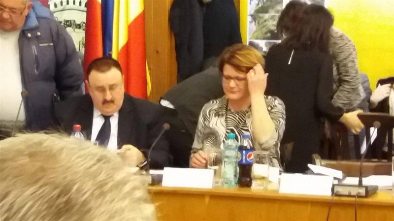 În ziua în care a fost trimisă în judecată, viceprimarul Anna Horvath a apărut la şedinţa de Consiliu Local