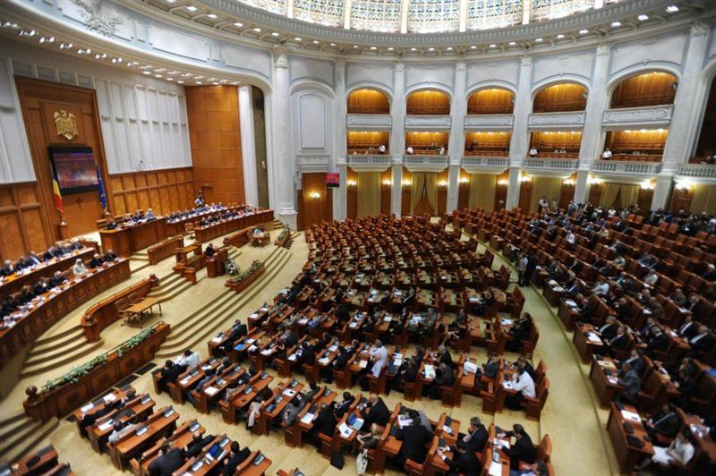 Camera Deputaţilor a validat mandatele a 326 din 329 de deputaţi / Nicuşor Dan: Am refuzat să semnez înţelegerea PSD-PNL, şi-au împărţit prieteneşte funcţiile
