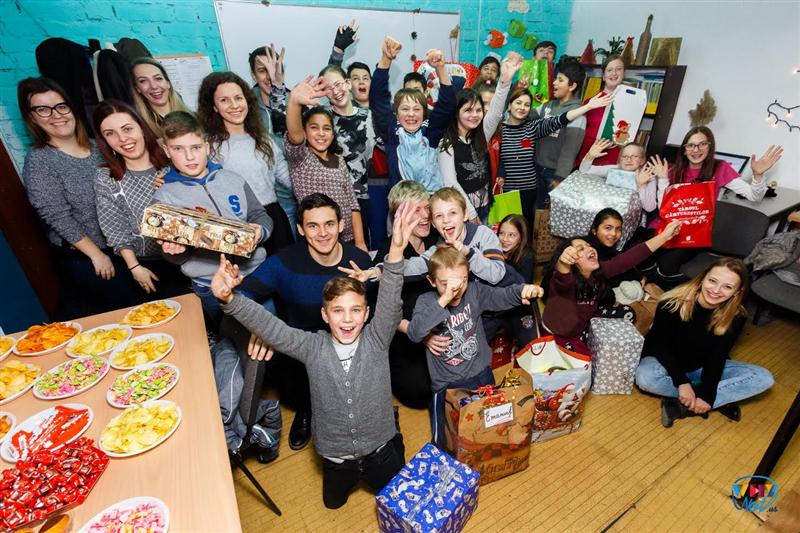 Street Food Festival Christmas Goodies Cluj: cadouri şi mâncare pentru 45 de copii din familii defavorizate