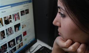 Prea mult Facebook de Crăciun dăunează grav... dispoziţiei