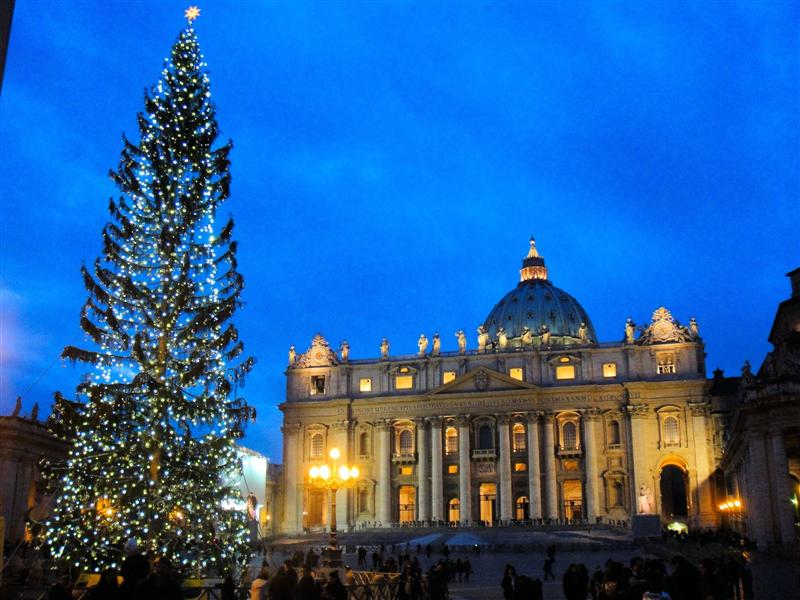 Papa Francisc l-a vizitat pe papa emerit Benedict al XVI-lea pentru a-i face urări de Crăciun 
