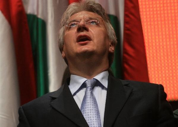Ungaria ameninţă că va lua 