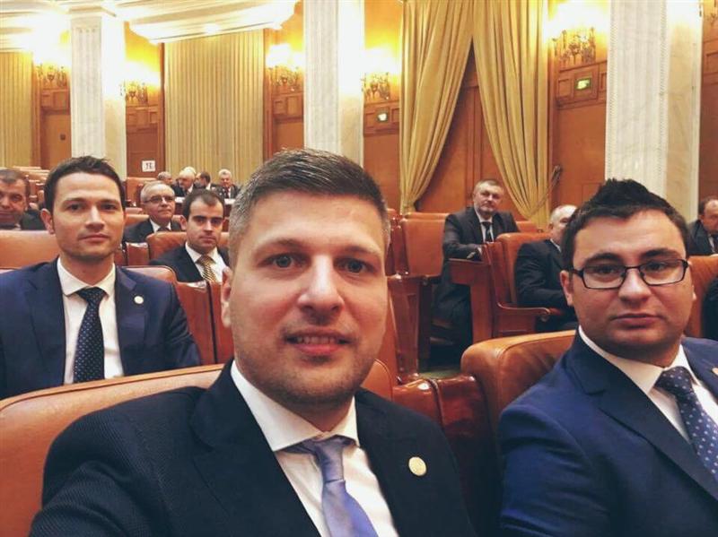 Un deputat de Cluj vrea să modifice Legea educaţiei. 