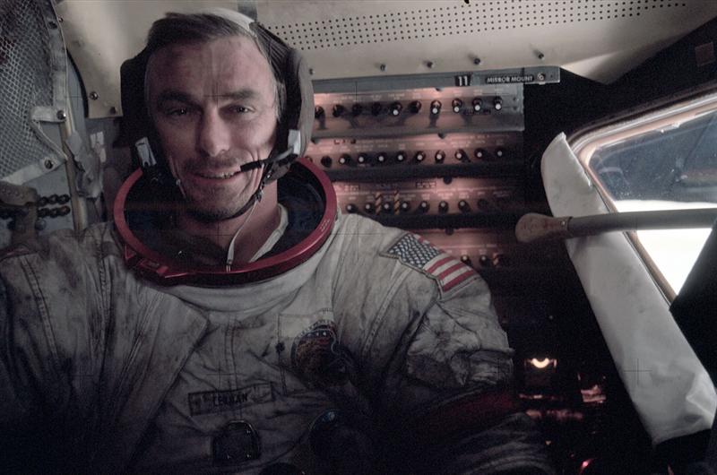 A decedat ultimul astronaut care a păşit pe Lună