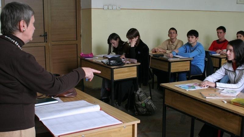 Costurile pentru un elev din România, chiar şi de cinci ori mai mici faţă de alte state