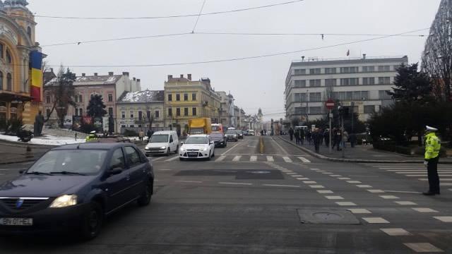 Pană de curent în centrul Clujului. Cozi la Finanţe şi haos în trafic FOTO