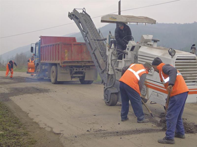 Se modernizează încă şapte drumuri judeţene din Cluj