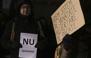 Clujenii protestează în centrul orașului împotriva grațierii