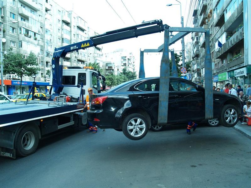 Liber la ridicat maşini parcate neregulamentar în Cluj! De când şi în ce situaţii