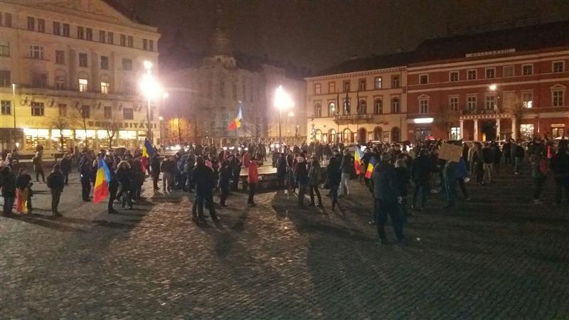 A noua zi de proteste la Cluj. Un nou marş prin centrul oraşului FOTO/VIDEO 