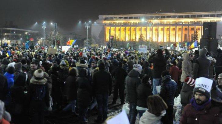 LIVE. Zece zile de protest la Bucureşti. Manifestanţii nu sunt mulţumiţi cu demisia lui Iordache
