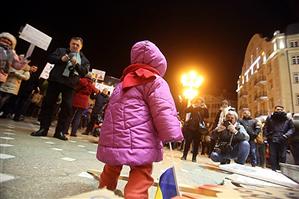 Protecţia Copilului referitor la participarea minorilor la proteste: Nu trebuie expuşi riscurilor
