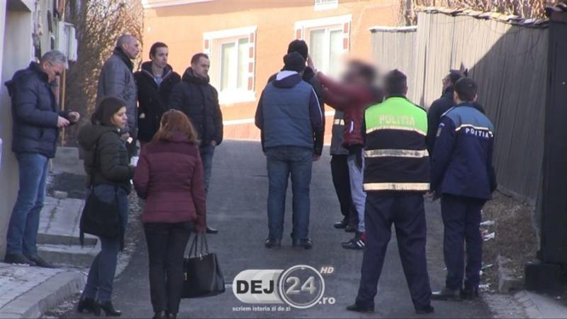 Tinerii care au bătut un bărbat şi i-au smuls telefonul mobil, au fost arestaţi