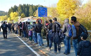 Statele UE nu au obligaţia de a acorda vize umanitare refugiaţilor
