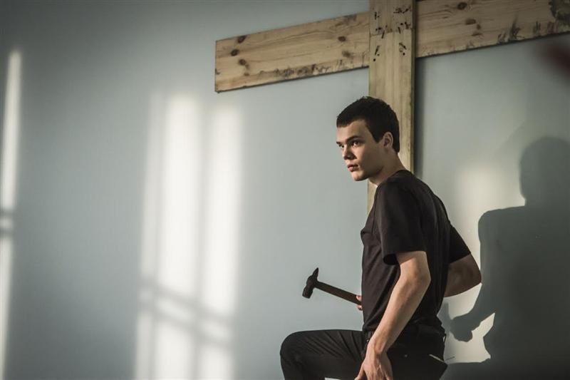 Cu Biblia la școală. Un film provocator despre religie și educație ajunge pe marile ecrane