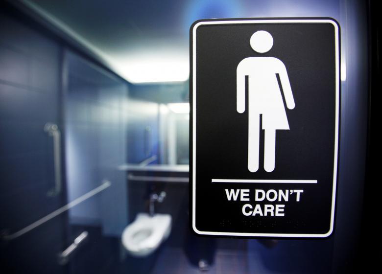 Americanii, privind accesul transexualilor în toaletele publice