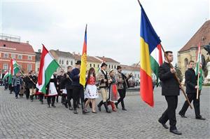 Ziua Maghiarilor de Pretutindeni. 500 de persoane la un marş în centrul Clujului