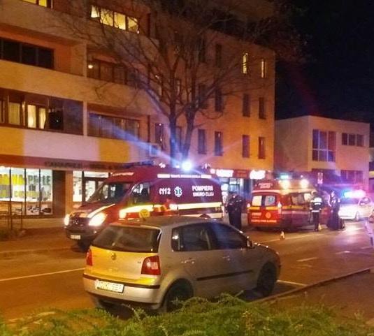 Un bărbat a căzut de la etajul 3 al unui bloc. În ce stare e