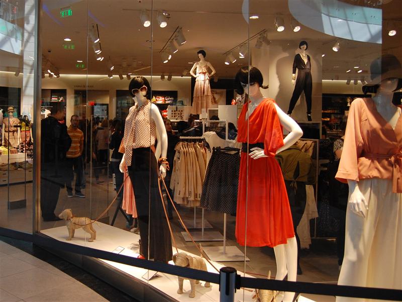 Mall-ul şi magazinul. H&M depăşeşte Zara la Cluj