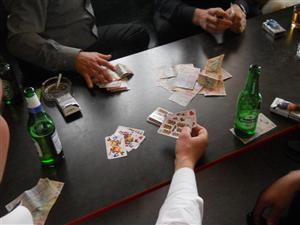 Tradiții unice într-un sat din Cluj: jocul de cărţi de Paşte. Obiceiul are conotaţii biblice