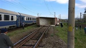Autobasculantă, lovită de tren în Jucu