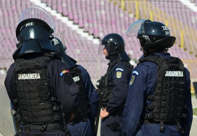 Şapte suporteri clujeni au interdicţie un an pe stadioane