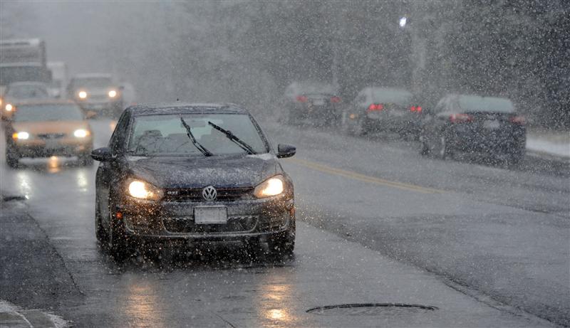 Atenţie şoferi, ninge la Cluj! Circulație blocată pe DN 1 și DN 1J, zăpadă pe A3