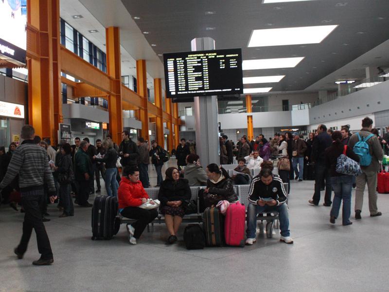 Întârzieri pe aeroportul Cluj din cauza gheții