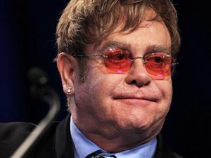 Elton John, la terapie intensivă. Problema este una 