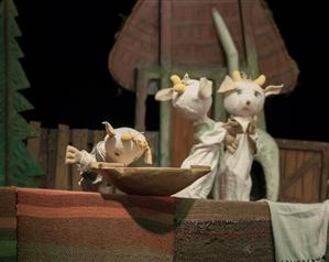 Pinocchio şi Capra cu trei iezi urcă pe scena Puck