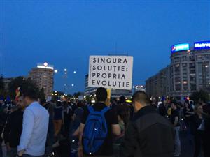 Protest în Piaţa Victoriei din Bucureşti faţă de graţierea adoptată în Comisia Juridică