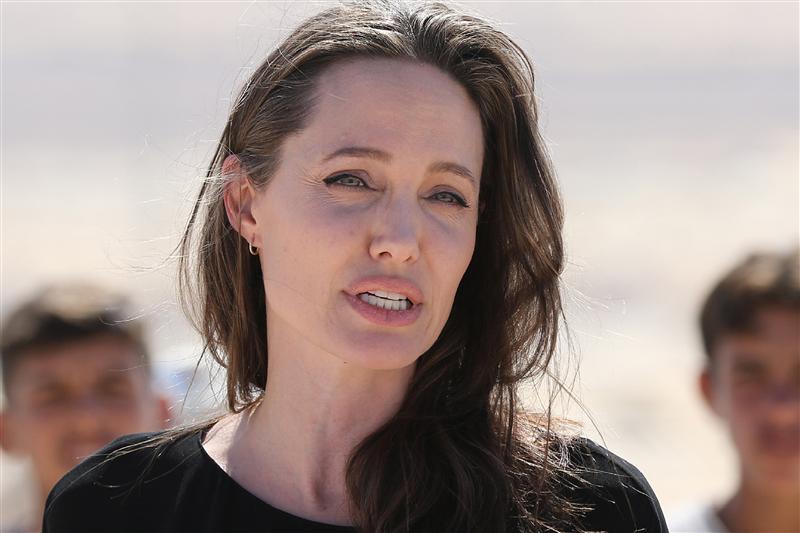 Angelina Jolie, tratament controversat în Suedia. Cum arată acum