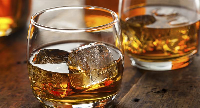 Whiskey şi whisky. Diferenţa dintre cele două băuturi