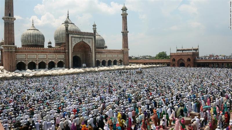 A început Ramadanul. Cum celebrează musulmanii cea mai importantă perioadă a anului