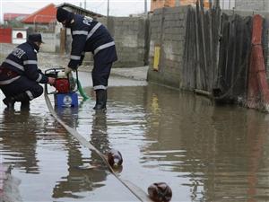 Peste 80 de beciuri inundate la Cluj. VEZI situaţia în restul ţării