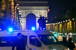 Patru rude ale bărbatului care a atacat un vehicul al Jandarmeriei la Paris, reţinute de poliţia franceză