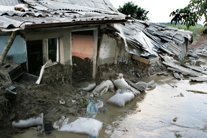Doar 19% dintre români sunt asiguraţi împotriva dezastrelor