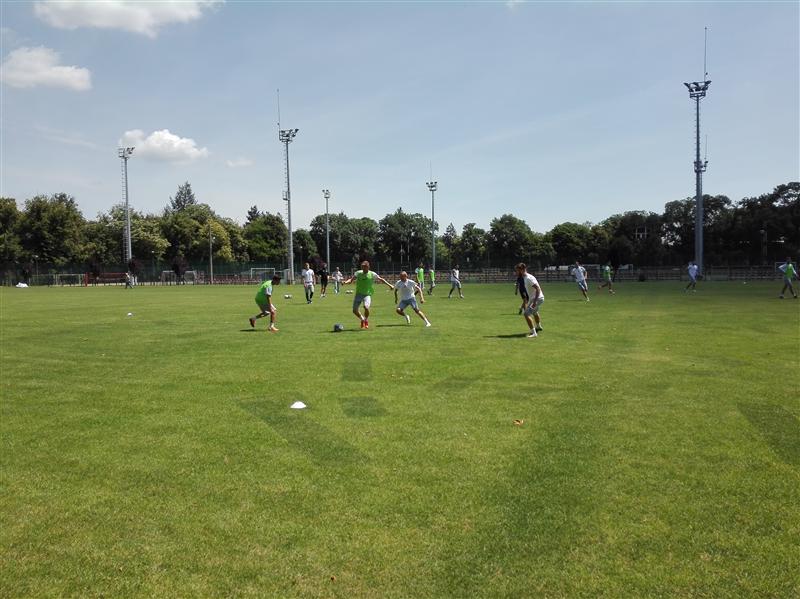 FOTO/VIDEO: ”U” Cluj trage tare înainte de ultimul duel al sezonului » ”Papi” s-a băgat la joc alături de elevii săi