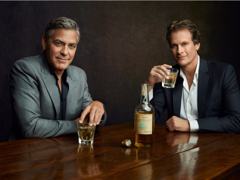 Din ce în ce mai bogat | George Clooney îşi vinde brandul de tequila pentru 1 miliard de dolari