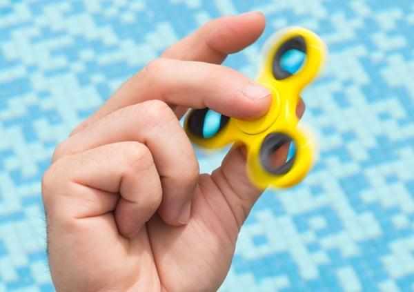 De ce Fidget Spinner-ul, jucăria  momentului, i-a înebunit pe copii?