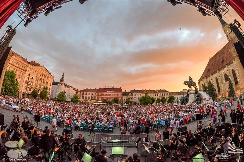 Operă în centrul Clujului, în faţa a mii de clujeni FOTO/VIDEO