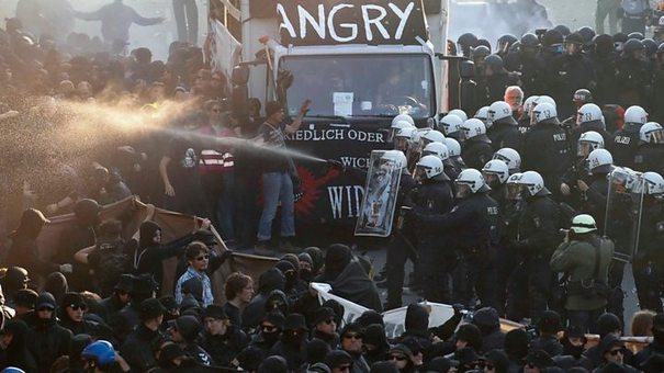 VIDEO | Ciocniri violente pe străzile din Hamburg, la finalul summitului G20