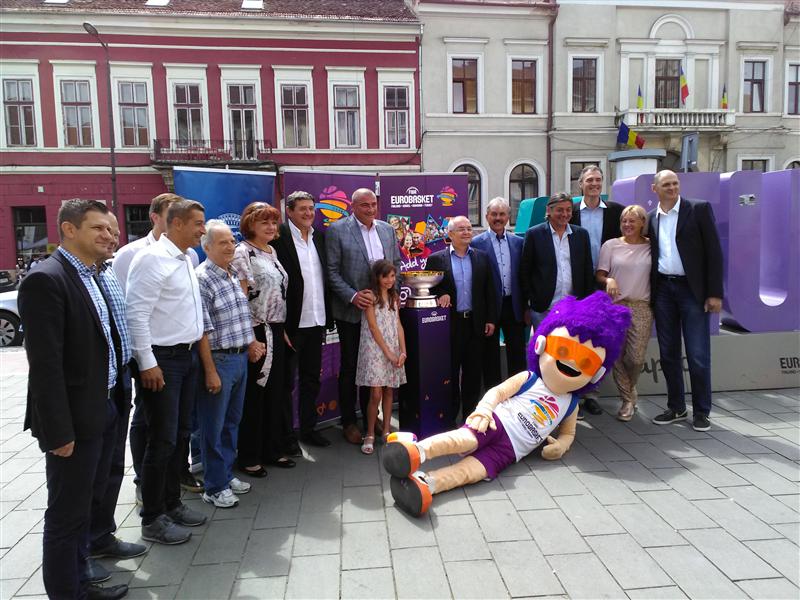 Trofeul EuroBasket a fost prezentat la Cluj | FOTO